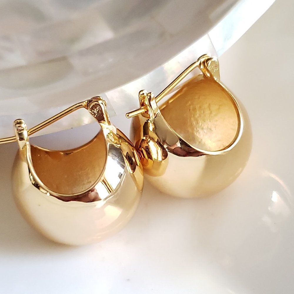 New! Basket Of Gold Hoop Earrings - Picture 11 of 11